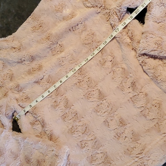 Fuzzy sweater - Picture 3 of 5